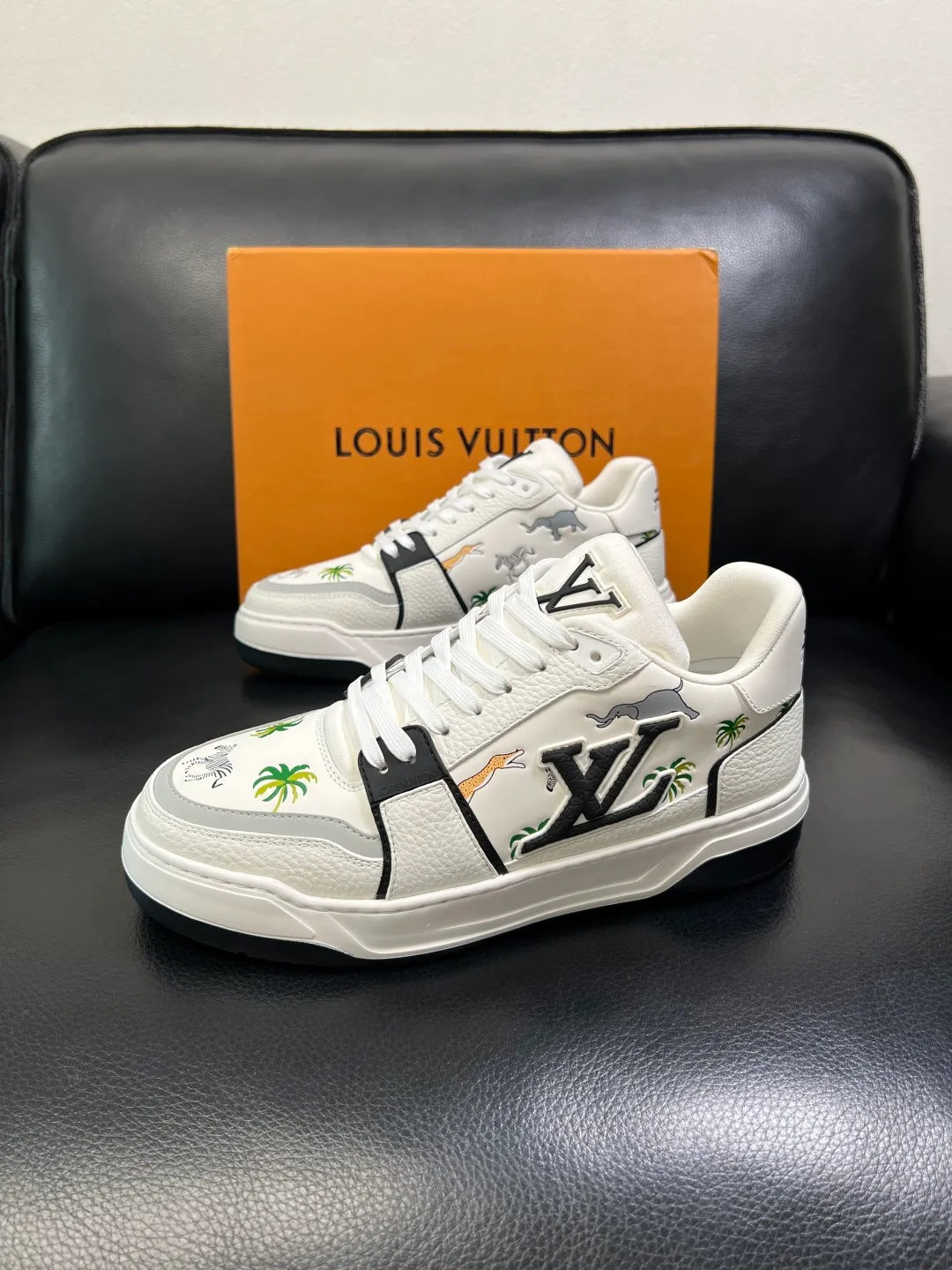Men's shoes 💰 940 Lv high quality top crafts Louis Vuitton, sports sneakers counter synchronization, uppers imported from Italy, high-quality splicing colorful complex crafts, imported mesh pads soft and comfortable, soles: original soles specially provided by the original factory, T men's shoes 💰U exclusive movable molded soles super comfortable, original factory single goods, code number 39-44 (customized 38 45)